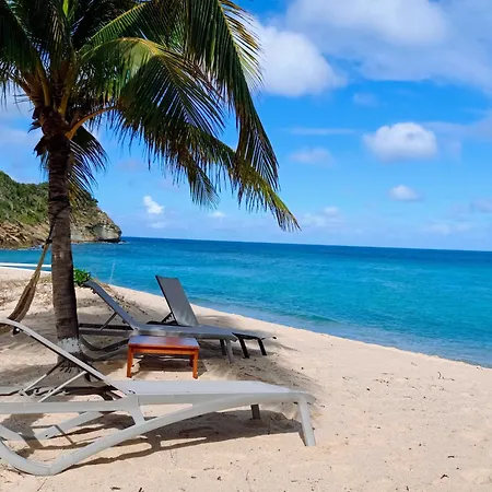 Comfy House On A Hidden Beach